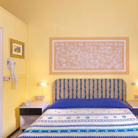 מלון Stella Del Mare 2*