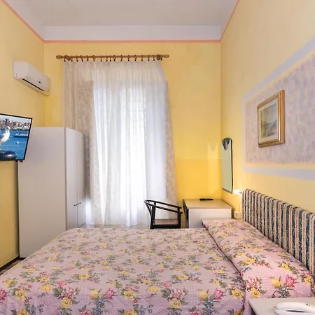 Stella Del Mare מלון 2*