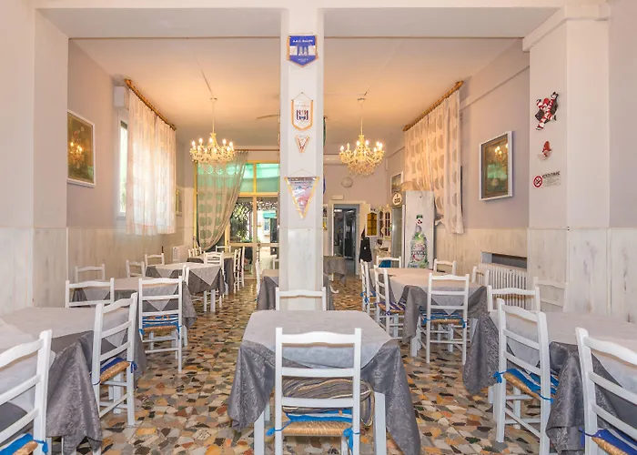 Stella Del Mare فندق فياريجيو